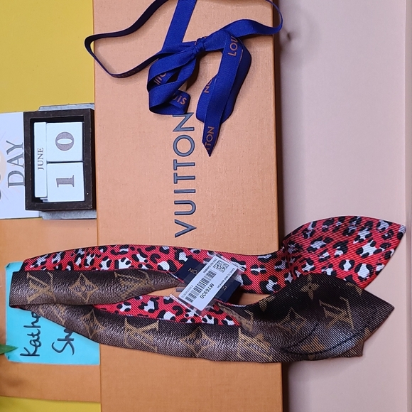 BRANDNEW UNUSED LOUIS VUITTONLV 3D MONOGRAM MARRON BANDEAU IN BROWN RED JUNGLE - Picture 3 of 11